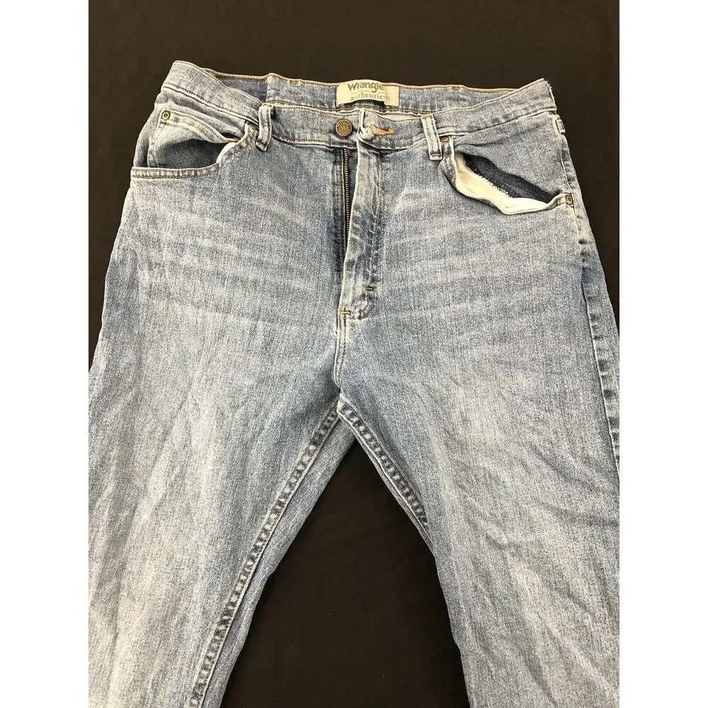 Wrangler Jeans Mens 34x32 Blue Light Wash Straight Stretch Denim Authentics